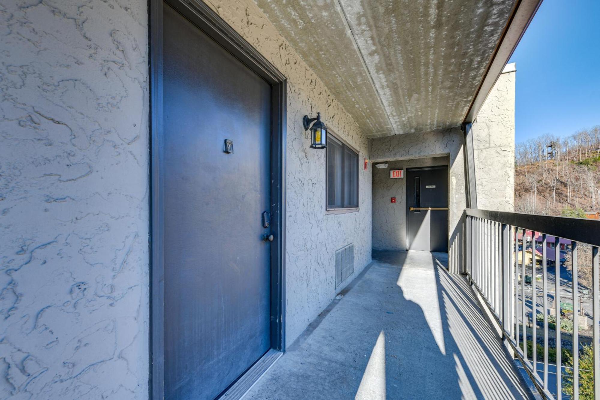 Downtown Gatlinburg Condo With Community Pool! エクステリア 写真