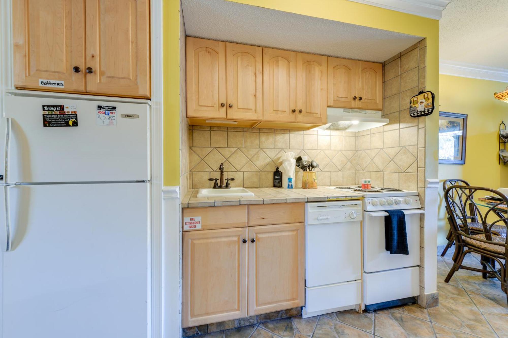 Downtown Gatlinburg Condo With Community Pool! エクステリア 写真