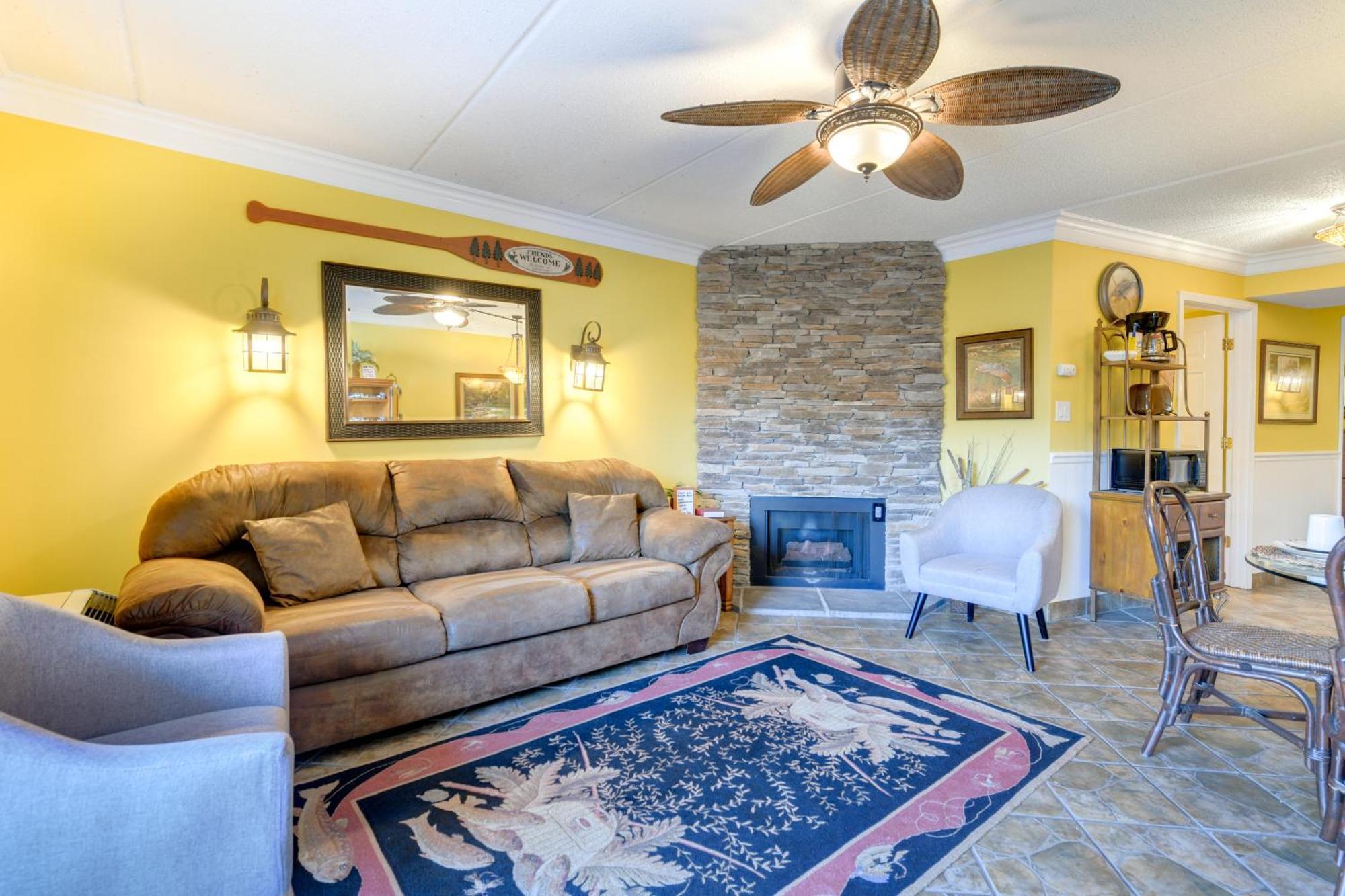 Downtown Gatlinburg Condo With Community Pool! エクステリア 写真
