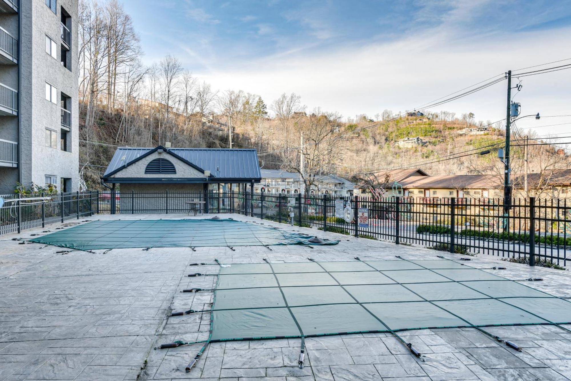 Downtown Gatlinburg Condo With Community Pool! エクステリア 写真