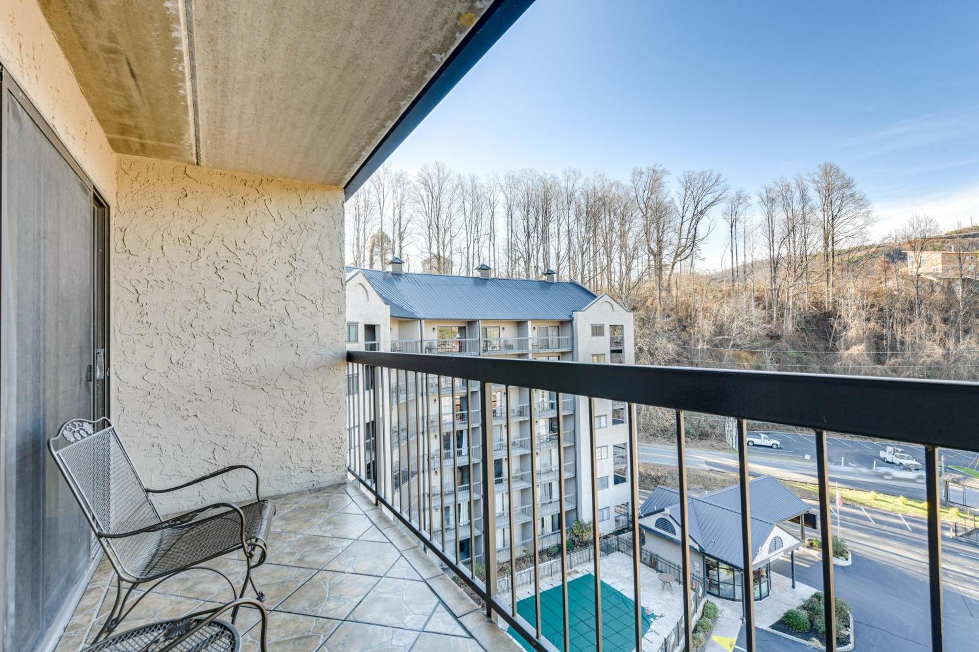 Downtown Gatlinburg Condo With Community Pool! エクステリア 写真